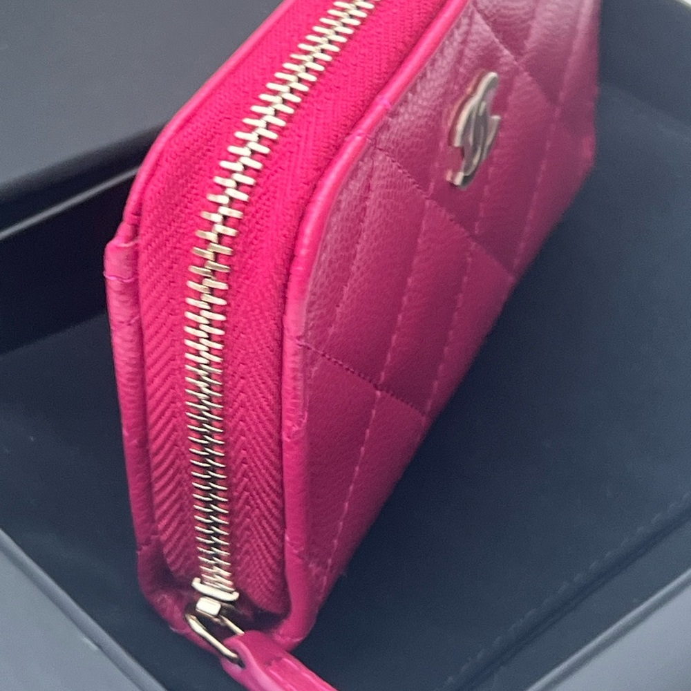 CHANEL Classic Zip Compact Cardholder - Picture 5 of 7